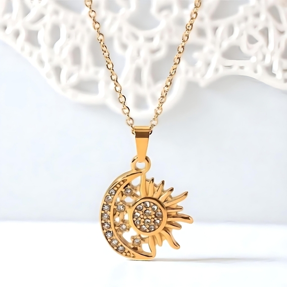 🆕 18K Gold Moon & Sun Crystal Pendant Necklace – Celestial Romance - Picture 5 of 9